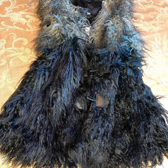 Coco colette fur vest. - Picture 3 of 3